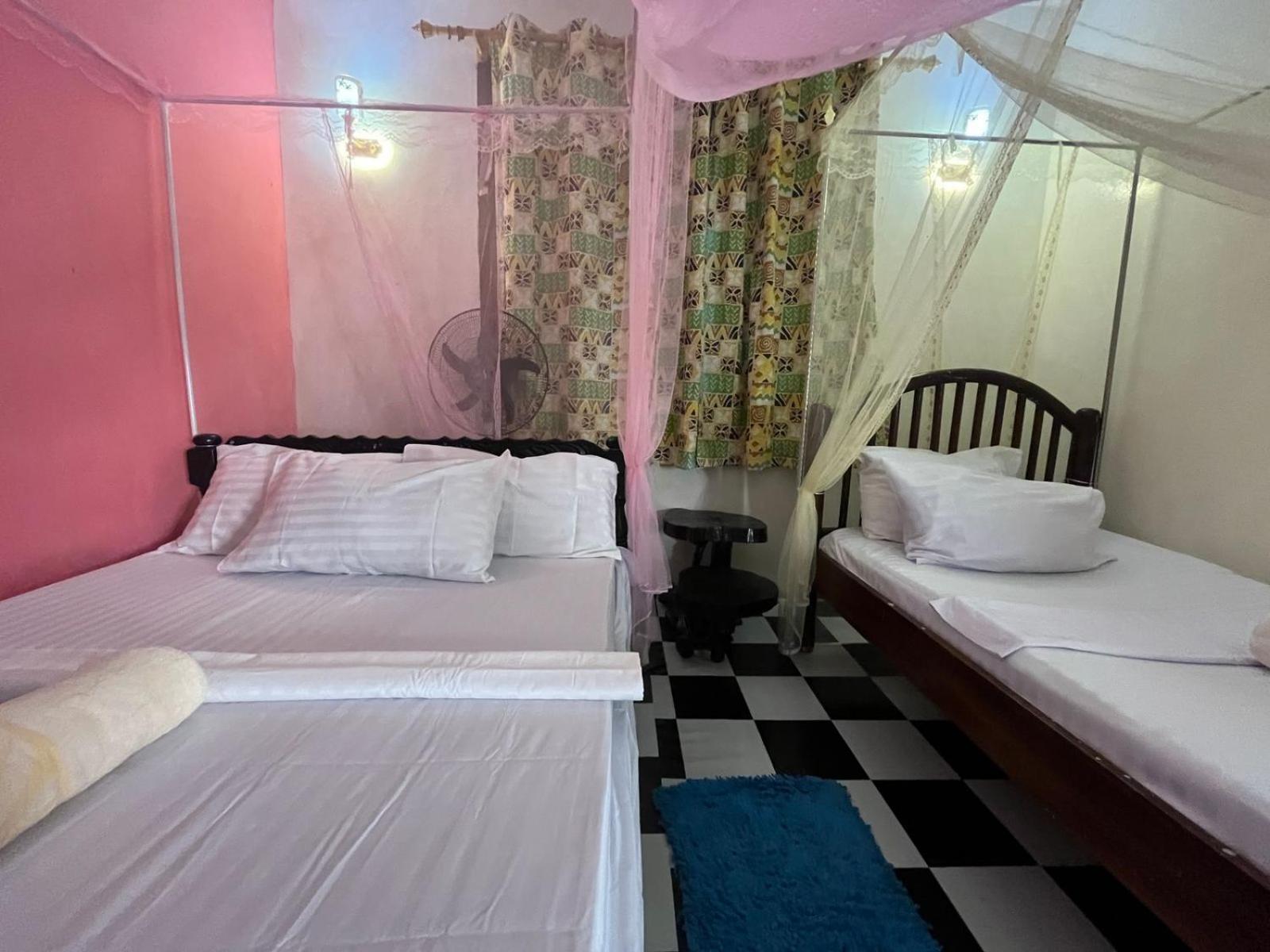 Akogo House - Bnb , Hostel, Backpackers & Volunteer Center Момбаса Екстер'єр фото