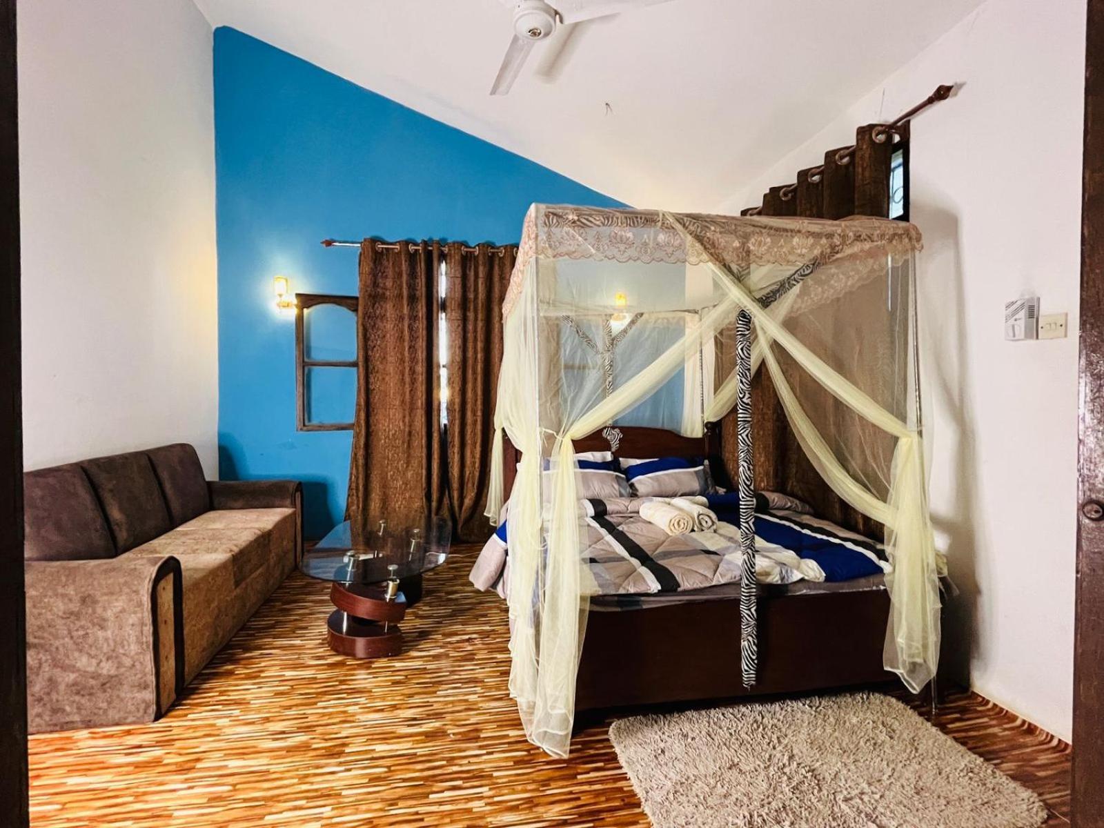 Akogo House - Bnb , Hostel, Backpackers & Volunteer Center Момбаса Екстер'єр фото