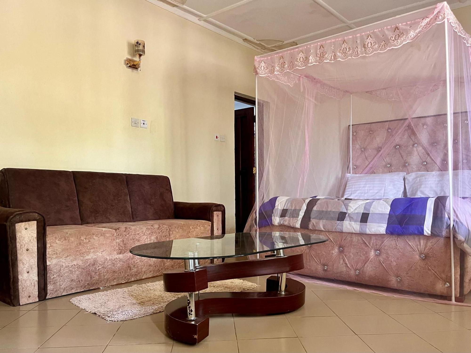 Akogo House - Bnb , Hostel, Backpackers & Volunteer Center Момбаса Екстер'єр фото