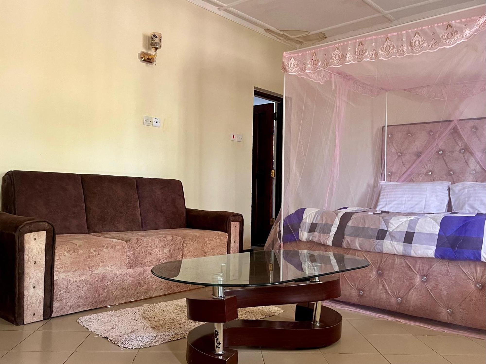 Akogo House - Bnb , Hostel, Backpackers & Volunteer Center Момбаса Екстер'єр фото