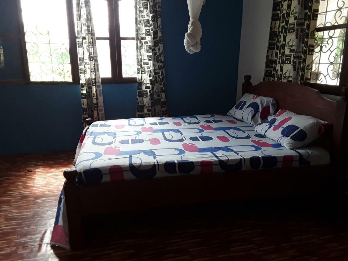 Akogo House - Bnb , Hostel, Backpackers & Volunteer Center Момбаса Екстер'єр фото
