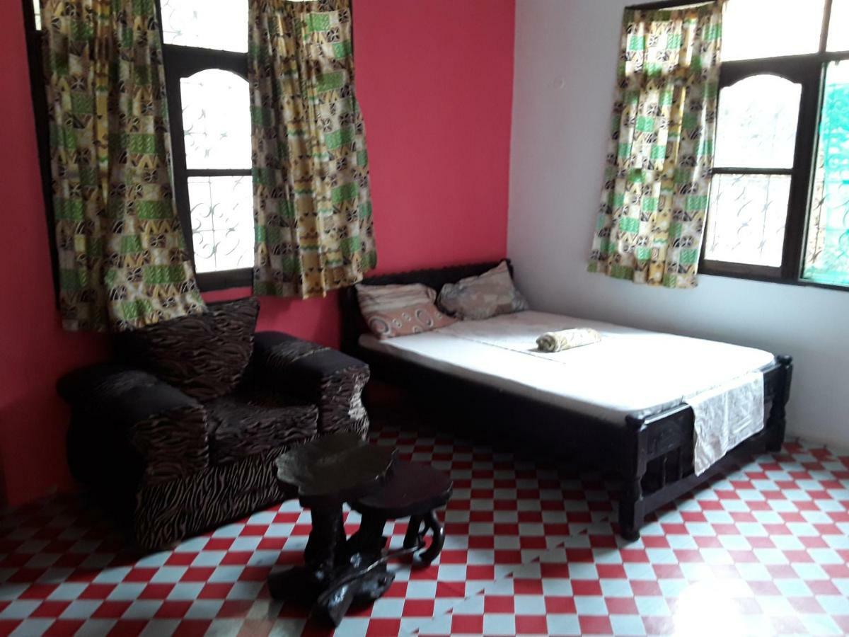 Akogo House - Bnb , Hostel, Backpackers & Volunteer Center Момбаса Екстер'єр фото